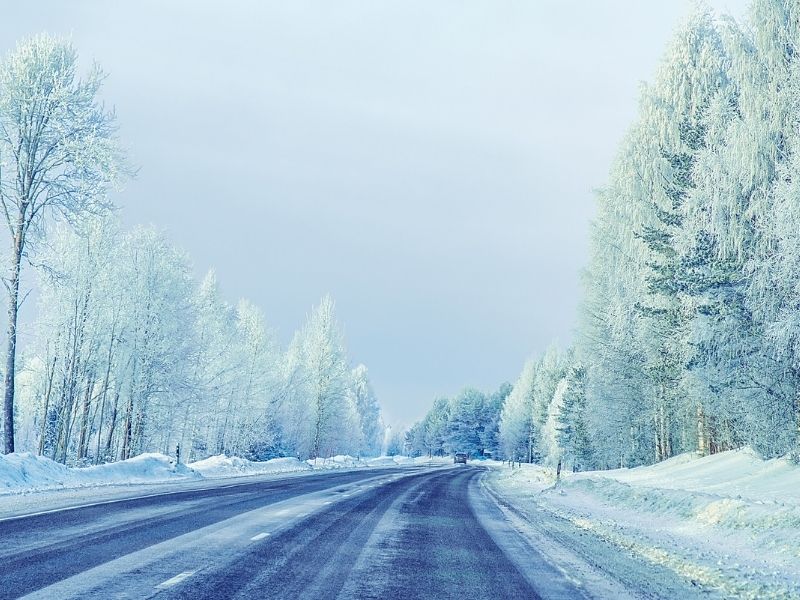 <p>strada innevata</p>